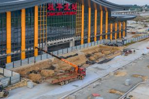 广西贵港：桂平北站国庆施工忙