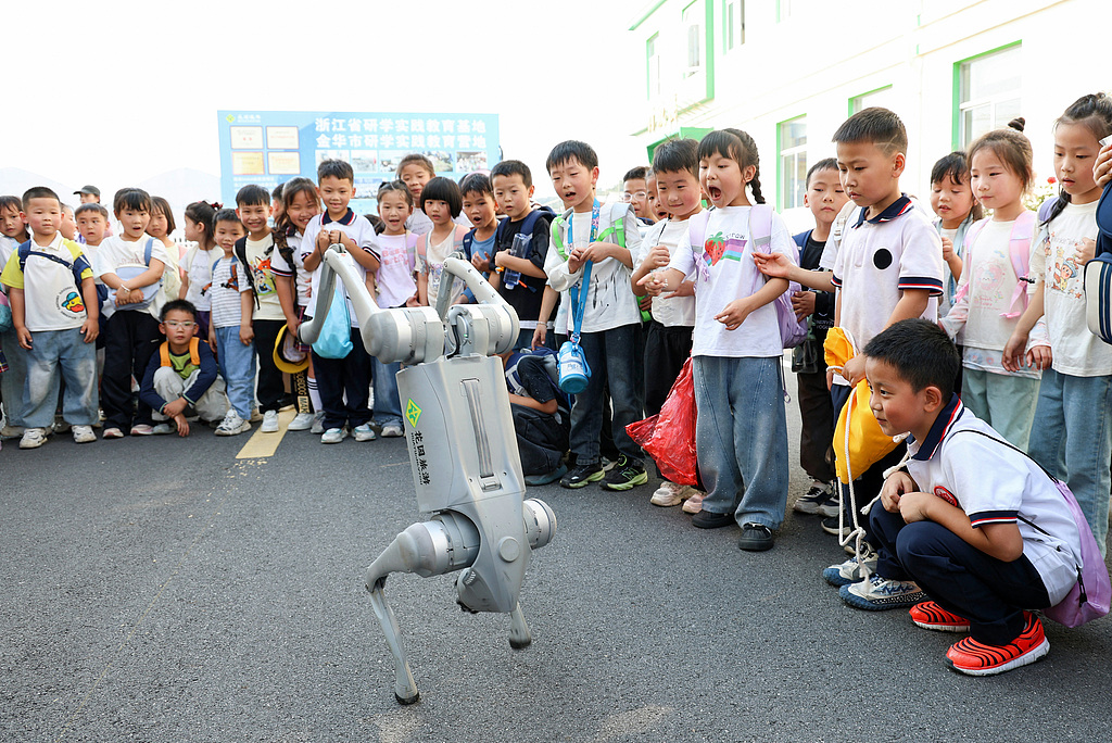 浙江东阳：小学生参加美丽乡村秋季研学活动