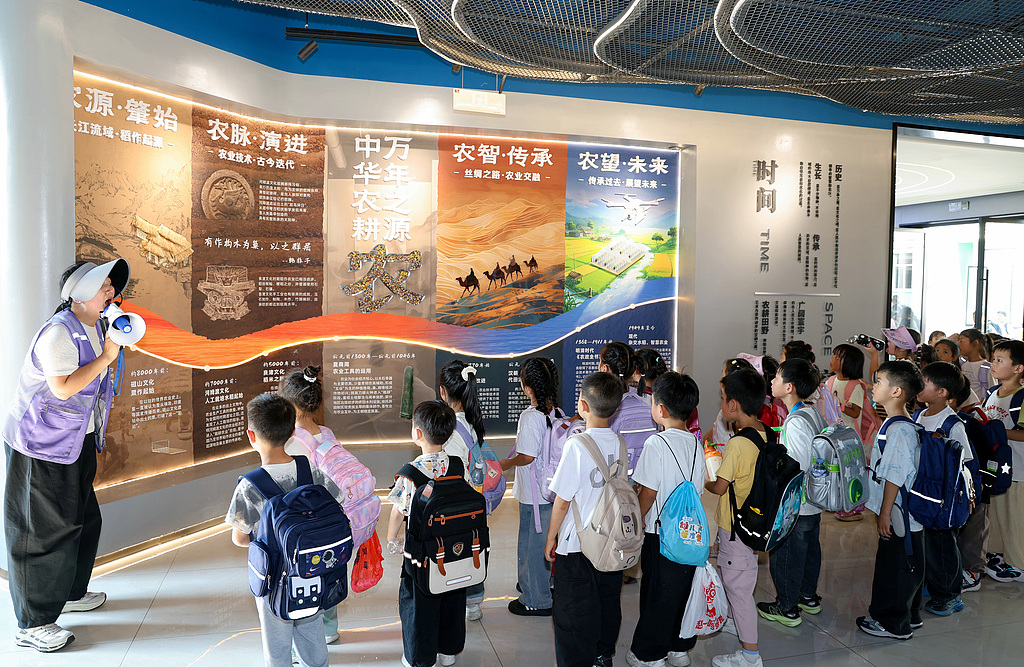 浙江东阳：小学生参加美丽乡村秋季研学活动