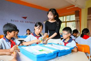 湖南新田：人工智能点亮学生科技梦