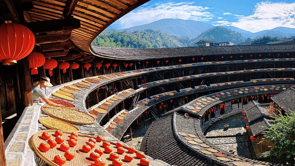 福建龙岩：永定初溪土楼晒秋