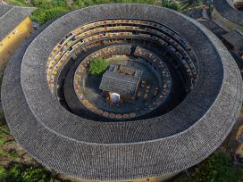 福建龙岩：永定初溪土楼晒秋