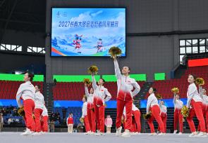 吉林长春：大冬会志愿者秀青春风采