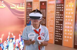 新疆阿克苏：小学生走进科普馆感受科技魅力