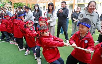 陕西渭南：幼儿园举办庆丰收趣味运动会