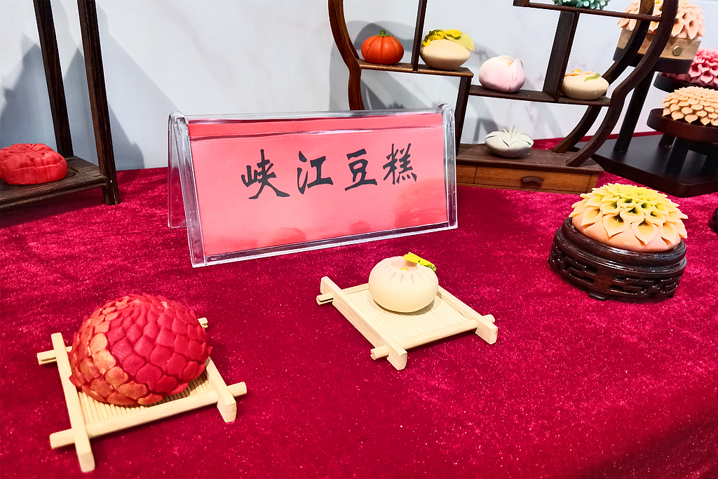 湖北宜昌：峡江特色非遗作品集中亮相
