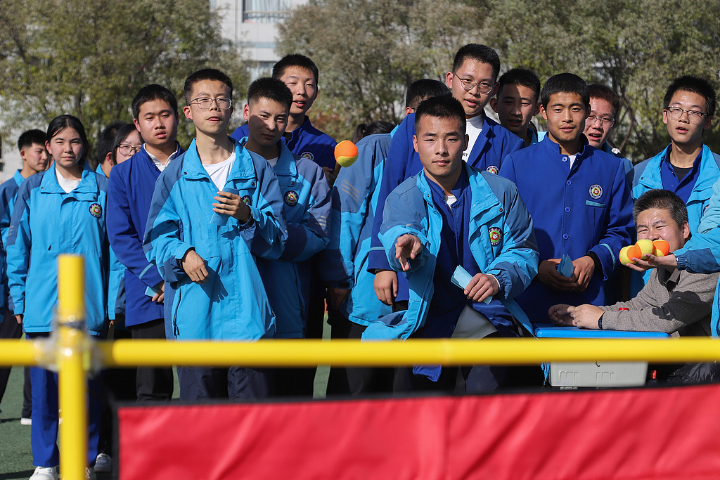 甘肃平凉：校园“阳光游园会”趣享欢乐