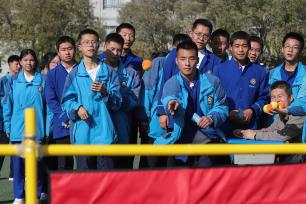 甘肃平凉：校园“阳光游园会”趣享欢乐
