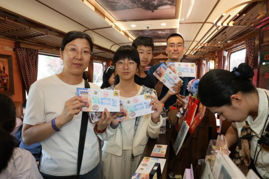 中车唐山公司开展六一亲子活动444.png